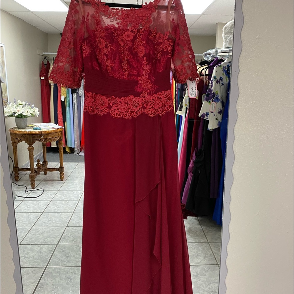 Beautiful burgundy formal lined dress